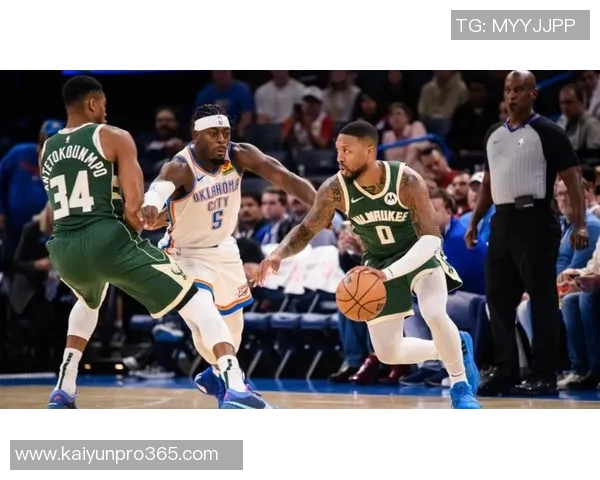 利拉德分享字母哥送的新款签名球鞋展现深厚友谊与团队精神 利拉德分享字母哥送的新款签名球鞋展现深厚友谊与团队精神