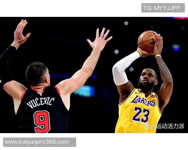 老詹再度引发争议球迷热议其吸引眼球的手段与库里三度胜利的背后原因